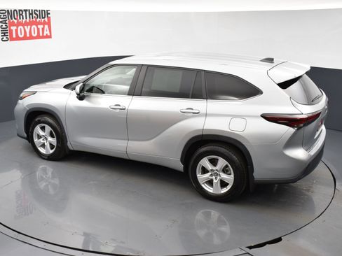 Used 2024 Toyota Highlander LE image 21