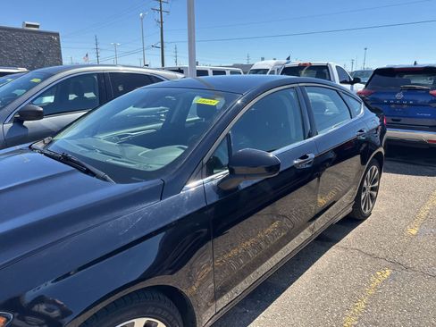 Used 2020 Ford Fusion SE image 17