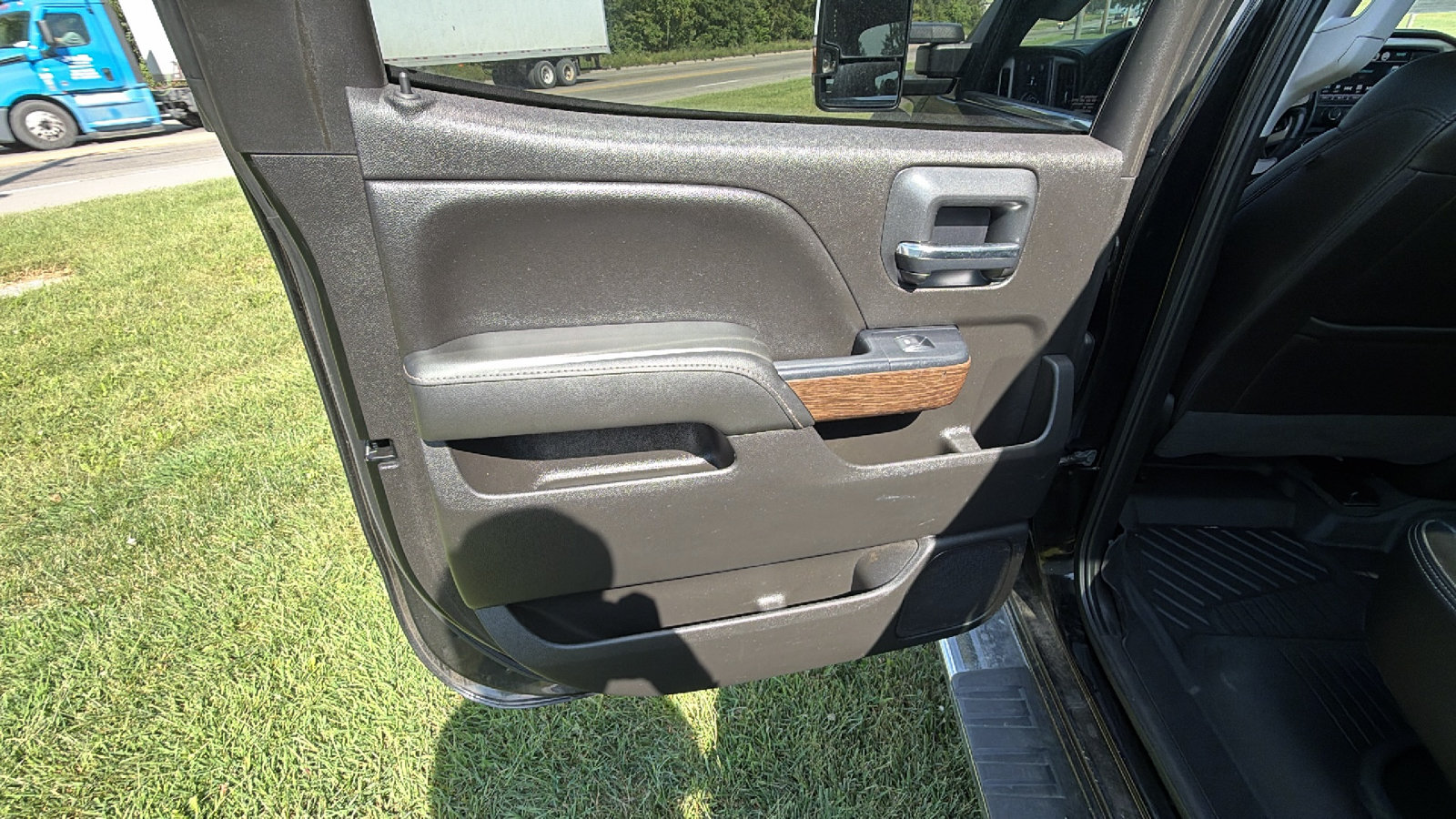 Used 2019 GMC Sierra 3500 Denali w/ Duramax Plus Package AWD/4WD image 15