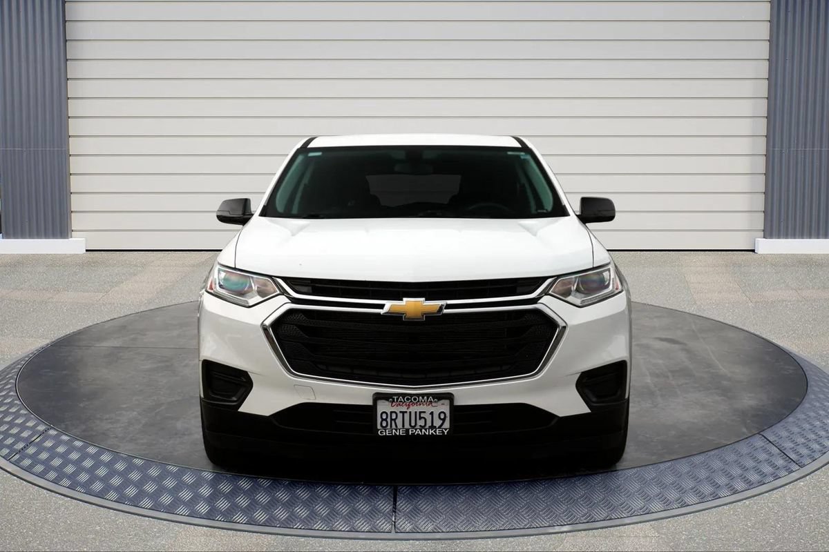 Used 2020 Chevrolet Traverse LS FWD image 2