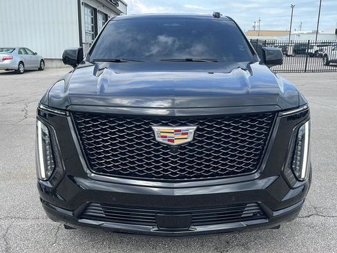 Used 2025 Cadillac Escalade Sport Platinum AWD/4WD image 2