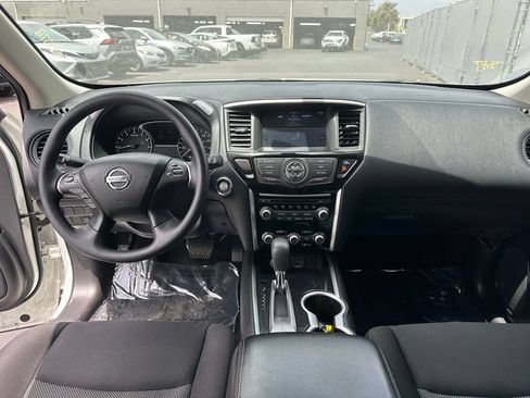 Used 2020 Nissan Pathfinder S FWD image 9