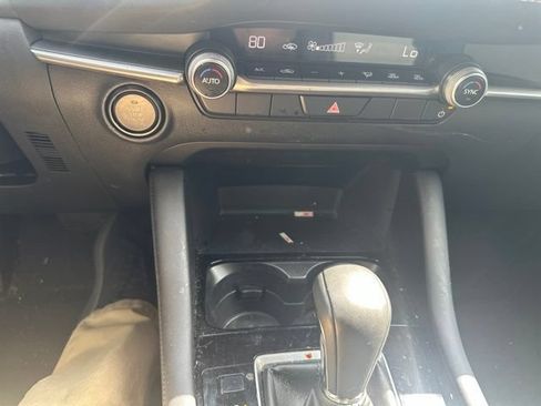 Used 2024 MAZDA MAZDA3 s FWD image 19