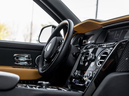 Used 2023 Rolls-Royce Cullinan Black Badge w/ Dark Exterior Package image 49