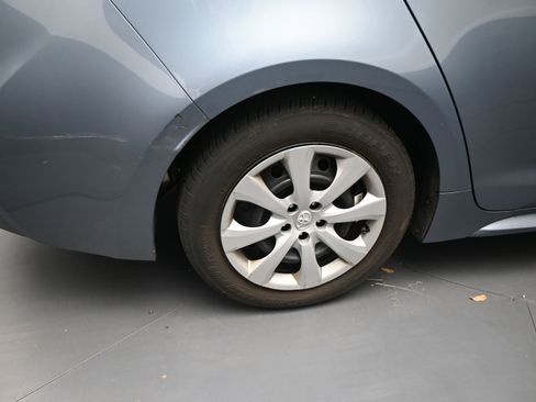 Used 2020 Toyota Corolla LE image 19