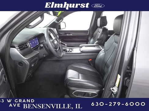 Used 2024 Jeep Wagoneer Series II w/ Flexible Seating Group image 10