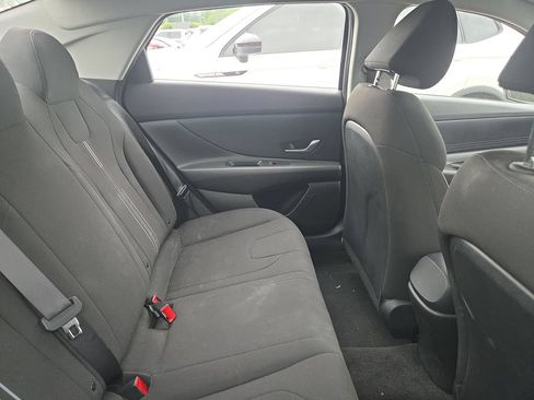 Certified 2022 Hyundai Elantra SEL w/ Preferred Accessory Package FWD image 11