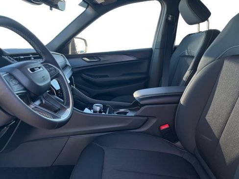 New 2025 Jeep Grand Cherokee L Laredo image 19