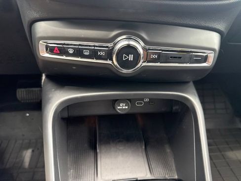 Used 2023 Volvo XC40 B5 Plus w/ Protection Package Premier AWD/4WD image 19