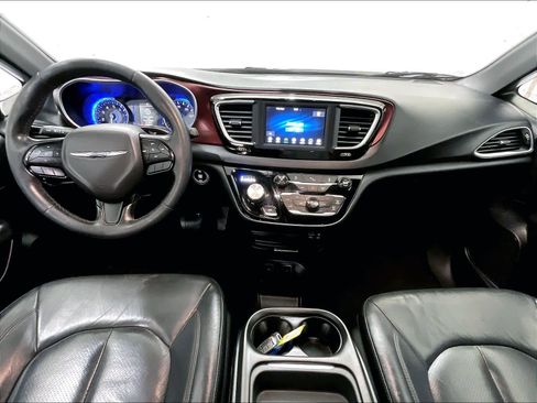 Used 2020 Chrysler Pacifica Touring-L image 22