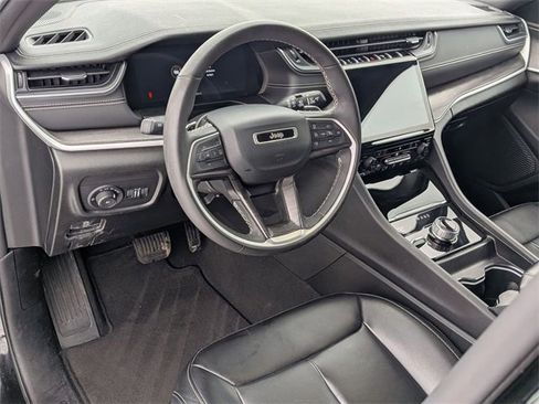 Certified 2024 Jeep Grand Cherokee Limited image 11