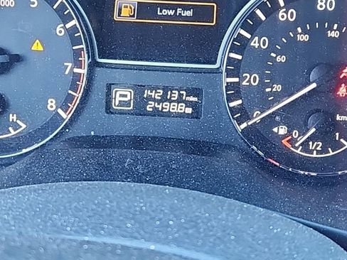 Used 2014 Nissan Altima 2.5 SV image 2