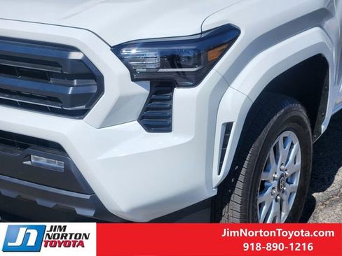 Used 2026 Toyota Tacoma SR5 image 11