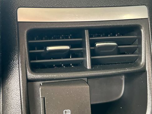 Used 2019 Chevrolet Impala Premier FWD image 15