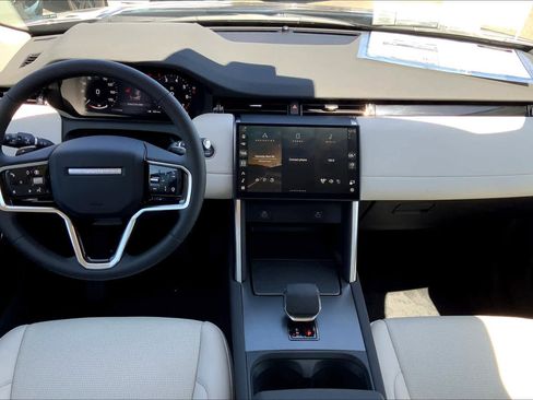 Used 2025 Land Rover Discovery Sport S image 5