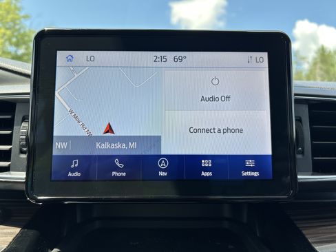 Used 2024 Ford Explorer Limited w/ Equipment Group 301A AWD/4WD image 11