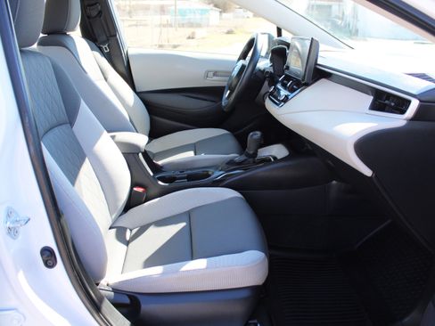 Used 2025 Toyota Corolla LE image 45