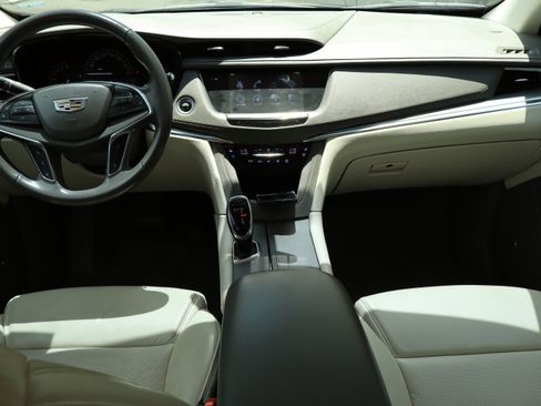Used 2019 Cadillac XT5 Premium Luxury FWD image 21