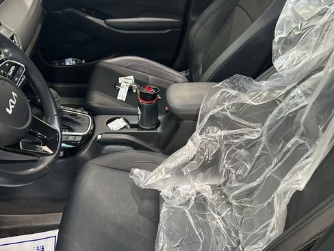 Certified 2024 Kia Seltos EX AWD/4WD image 3