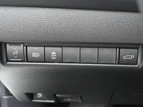 Used 2023 Toyota Venza XLE AWD/4WD image 16