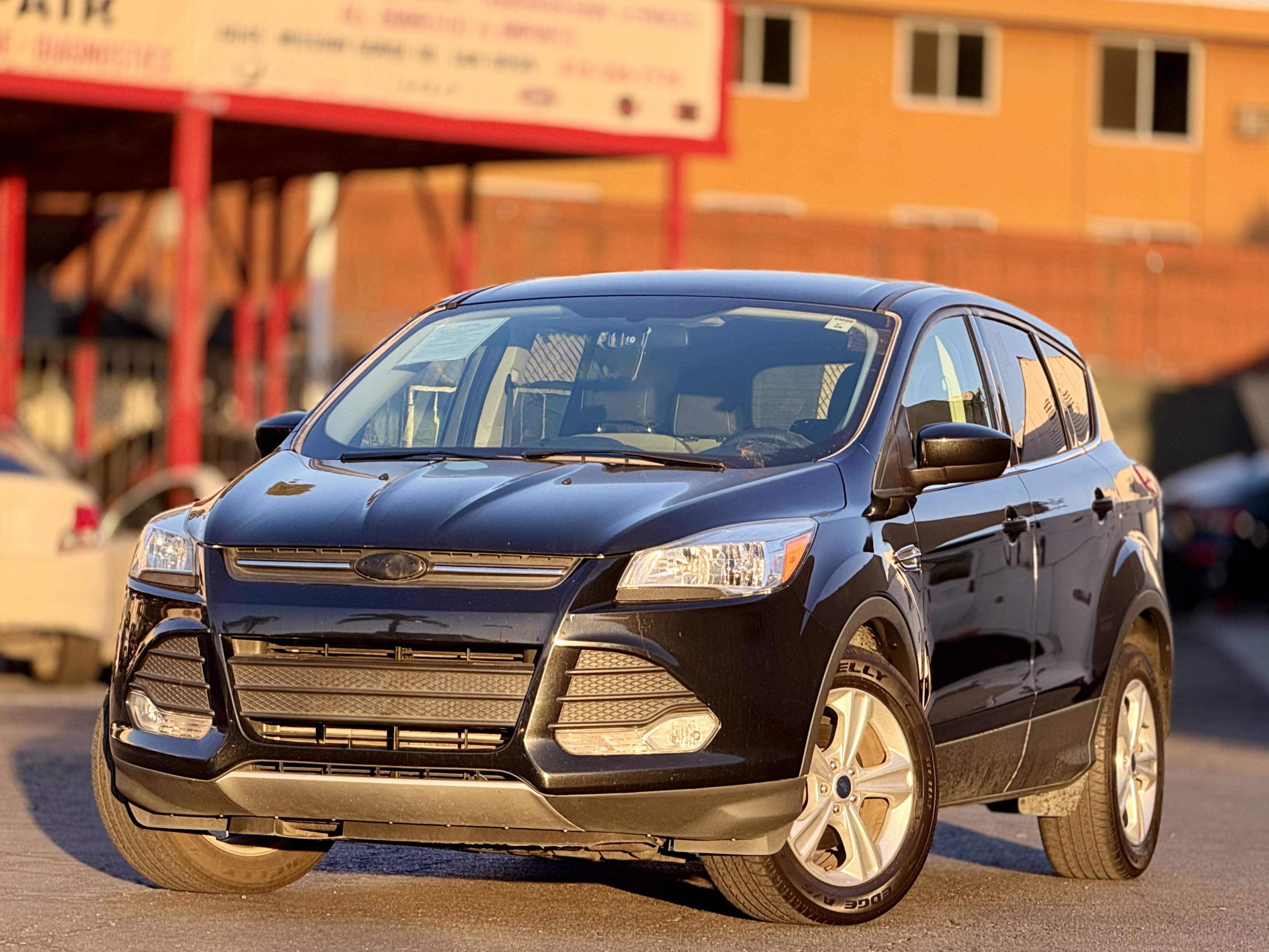 Used 2015 Ford Escape SE FWD image 1