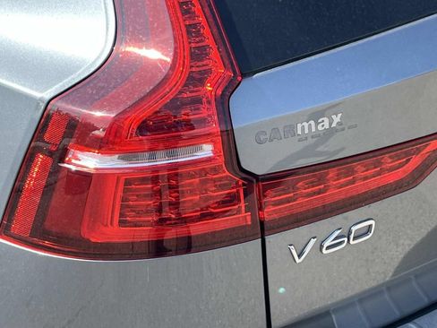 Used 2020 Volvo V60 T5 Momentum w/ Protection Package image 10