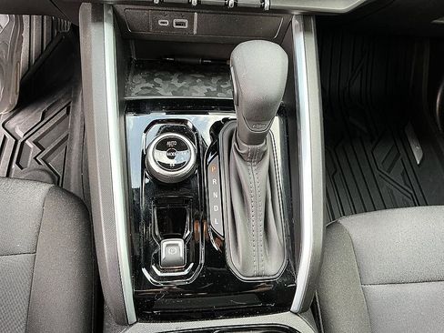 Used 2026 Chevrolet Colorado Trail Boss AWD/4WD image 12