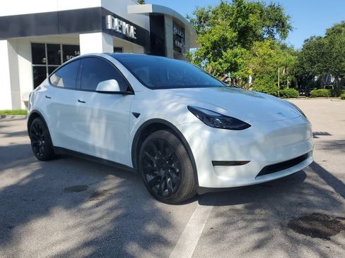 Used 2024 Tesla Model Y Long Range RWD image 7