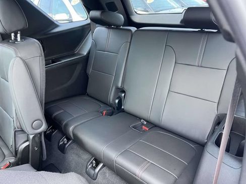 Used 2023 Chevrolet Traverse RS AWD/4WD image 13