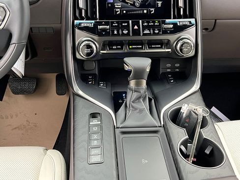 New 2026 Lexus LX 600 4WD w/ Luxury Package image 13