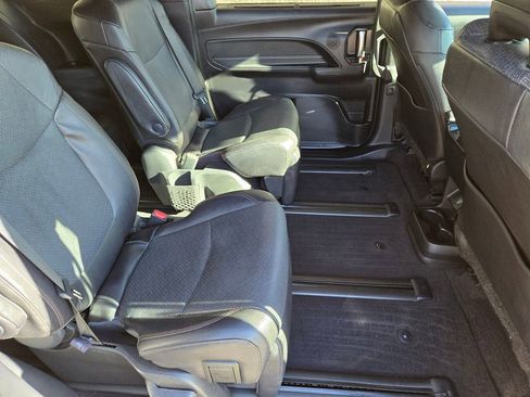 Used 2025 Toyota Sienna Limited image 18