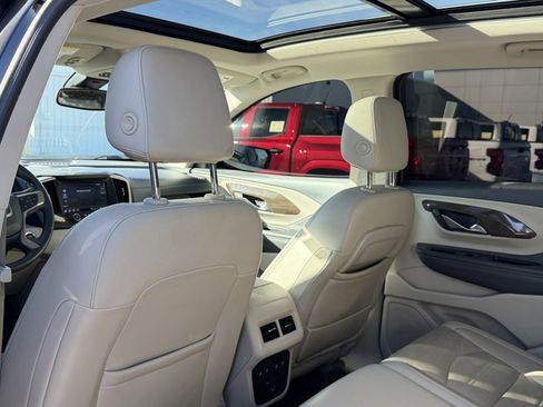 Used 2023 GMC Terrain Denali w/ Black Diamond Edition image 4