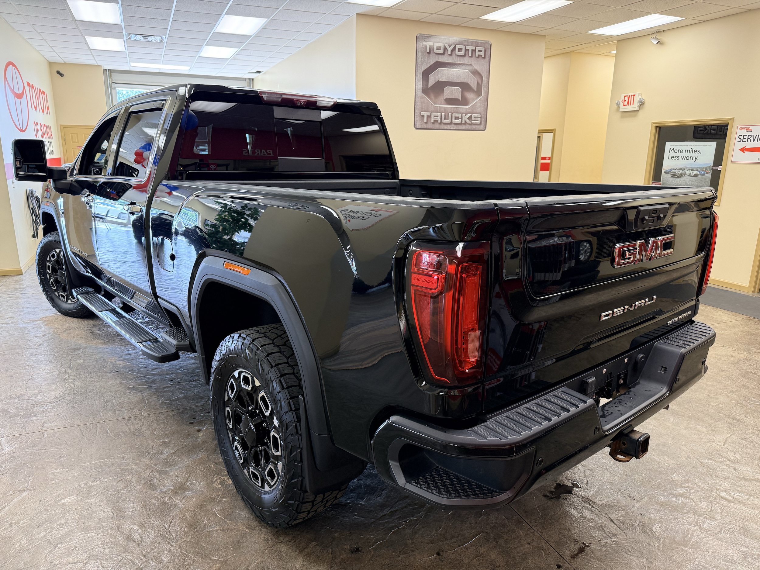 Used 2022 GMC Sierra 3500 Denali w/ Denali Ultimate Package AWD/4WD image 16