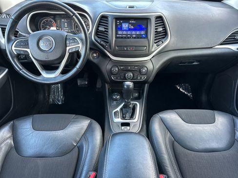 Used 2018 Jeep Cherokee Latitude Plus w/ Comfort/Convenience Group image 13