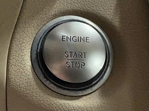 Used 2018 Mercedes-Benz C 300 4MATIC Sedan image 11