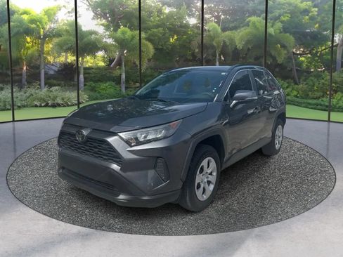 Used 2020 Toyota RAV4 LE FWD image 1
