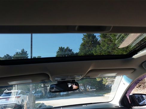 Used 2018 Toyota Avalon Limited image 15