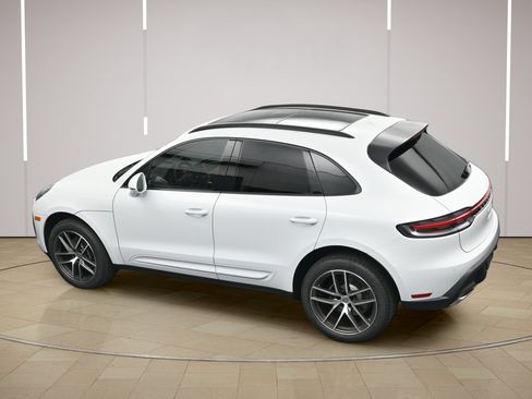 Certified 2026 Porsche Macan AWD/4WD image 34