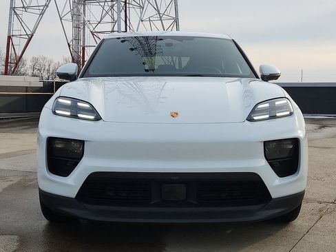 New 2026 Porsche Macan 4S Electric image 8