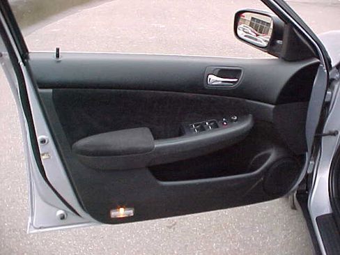 Used 2004 Honda Accord LX image 19