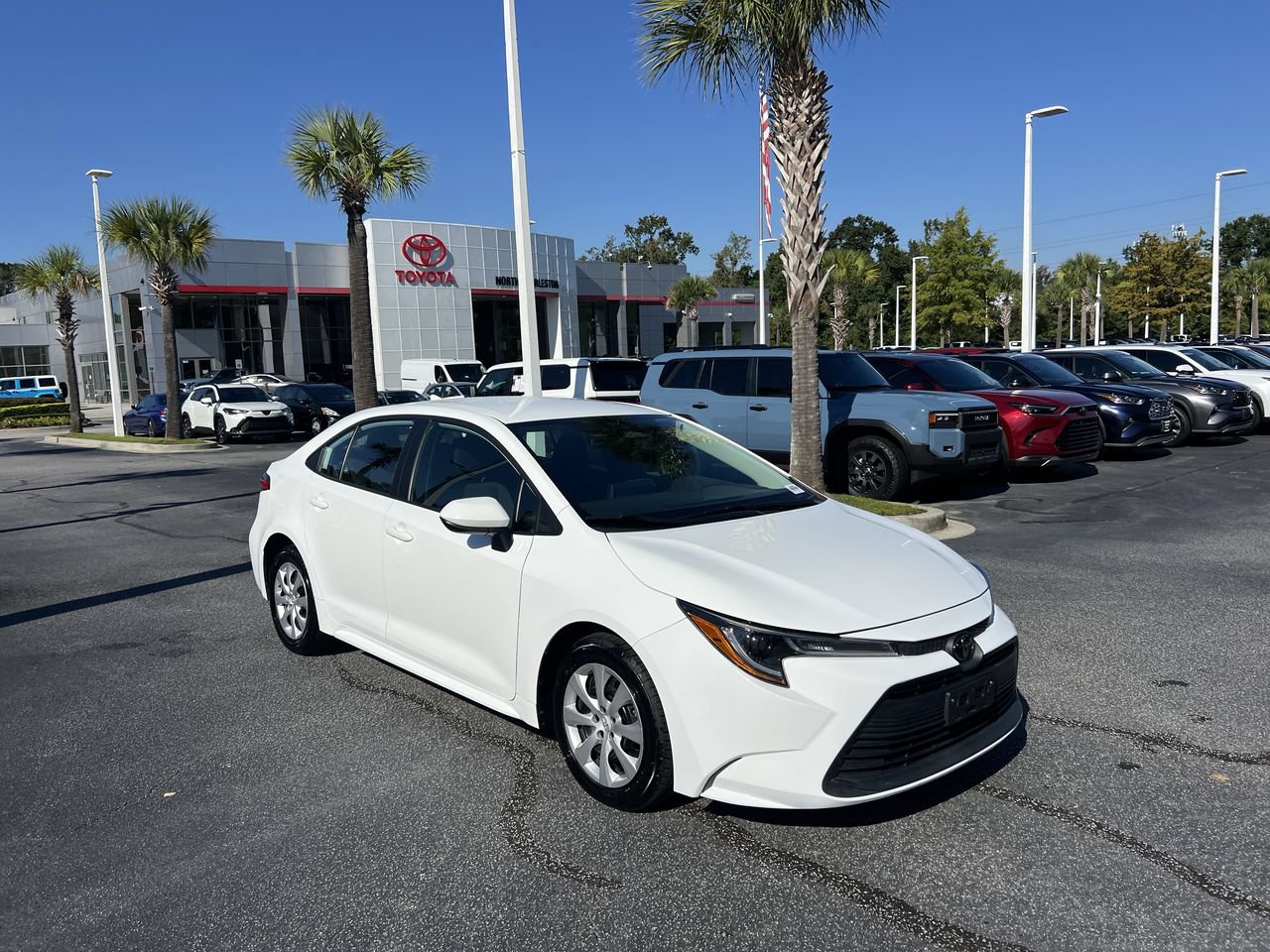 Used 2024 Toyota Corolla LE FWD image 2