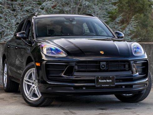 Certified 2025 Porsche Macan image 6