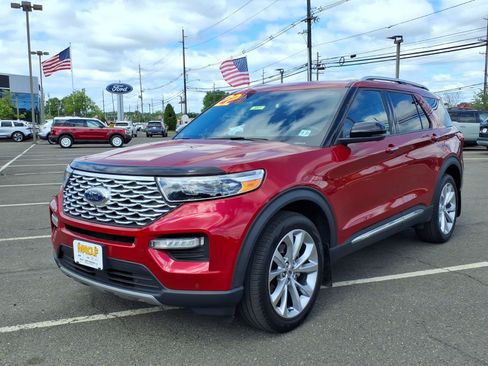 Certified 2022 Ford Explorer Platinum w/ Equipment Group 601A AWD/4WD image 3