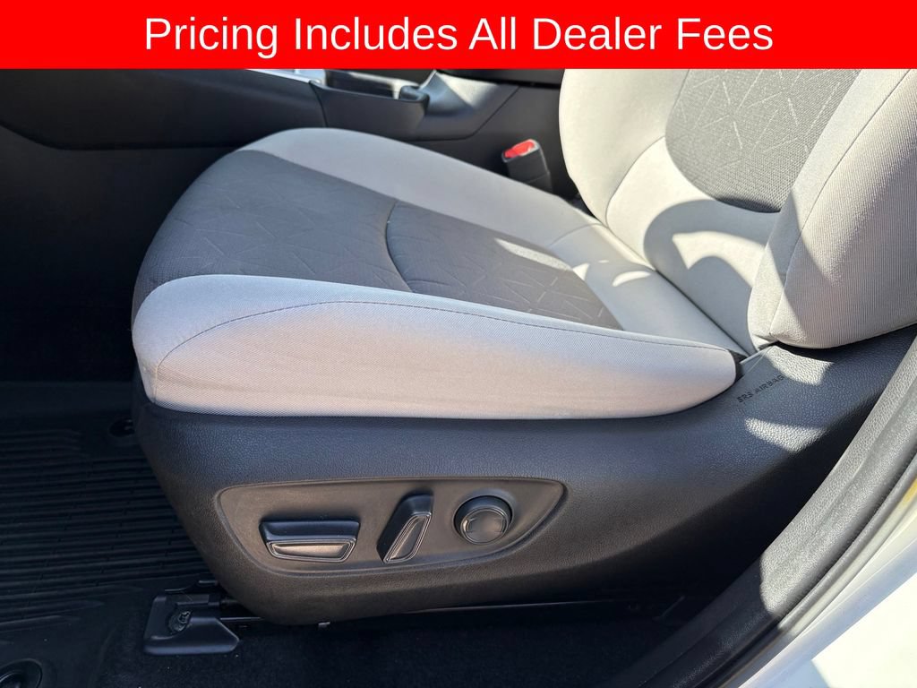 Used 2022 Toyota RAV4 XLE FWD image 27