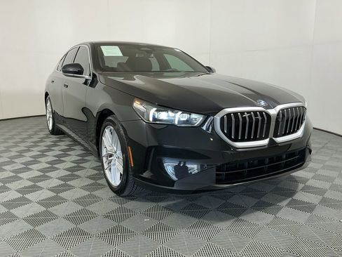 Certified 2025 BMW 530i w/ Premium Package RWD image 4