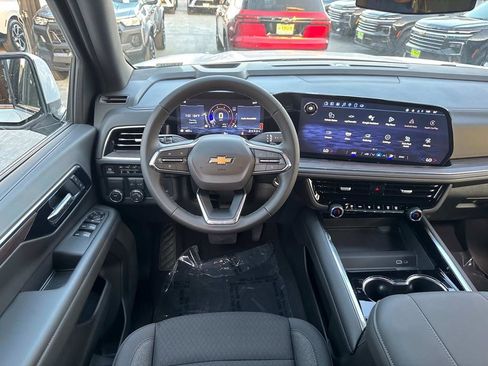 New 2025 Chevrolet Suburban LS image 9
