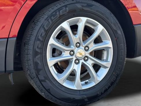Used 2019 Chevrolet Equinox LT w/ Sun & Navigation Package image 17
