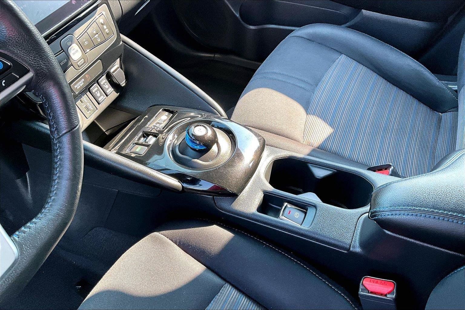Used 2021 Nissan Leaf SV w/ SV Technology Package FWD image 17