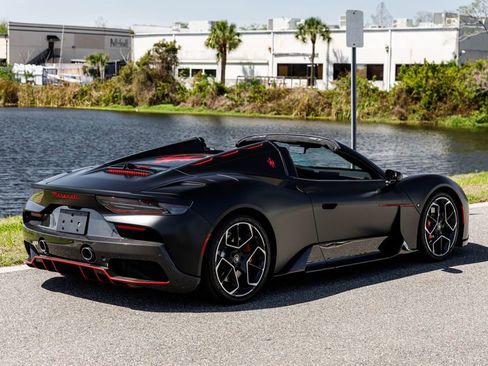 Used 2023 Maserati MC20 Spyder image 3