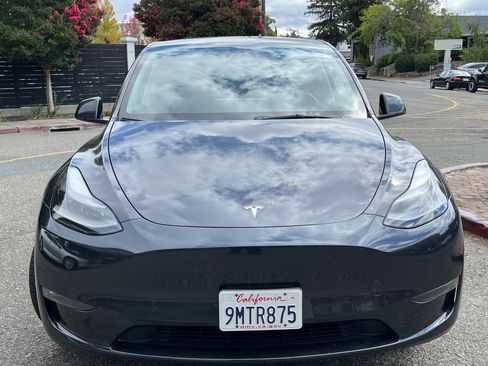Used 2024 Tesla Model Y Long Range AWD/4WD image 4